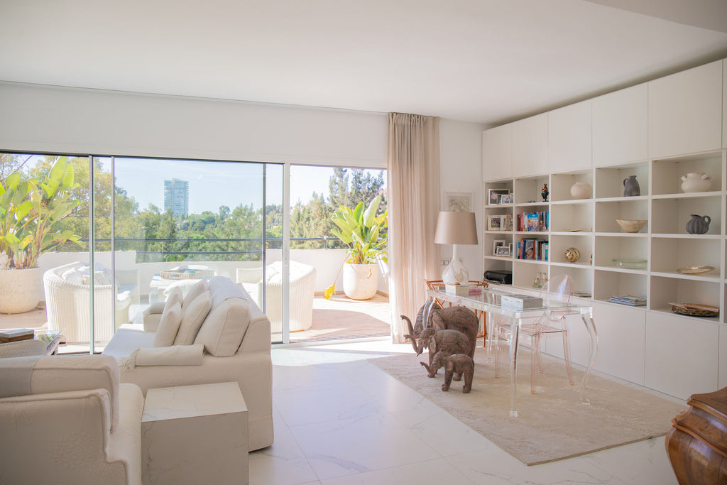 Ático de lujo con impresionantes vistas al golf y al mar en Río Real, Marbella